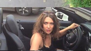 ‘벤츠 개똥투척녀’에 통쾌하게 응징한 금발녀 인기!