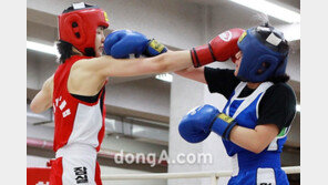 [SD포토] 이시영, ‘내 팔이 훨씬 더 길지?’