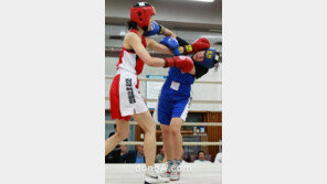 [SD포토] 이시영, ‘내 펀치 어때? 쓱빡쓱빡~’