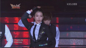 아이유 레이니즘 깜짝 변신, 카리스마 넘치는 퍼포먼스