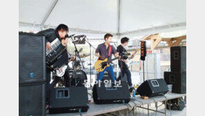 [O2/이슈]100년된 2층 목조집서 “말∼ 달리자”… 출동 경찰 “그만 달려”