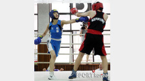 [포토] 이시영 ‘내 펀치를 받아라’