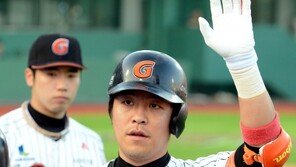 롯데 강민호 “실력에 겸손까지” 칭찬 릴레이
