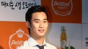 [포토] 김수현, 올백도 어울리네 ‘끝장 매력남’