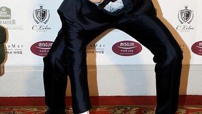 [포토] 새신랑 김기욱, 신부 향한 사랑 담아 ‘호이짜~’