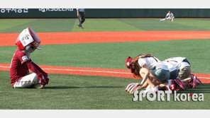 [포토] 치치에게 절 받는 턱돌이 ‘어르신 포스 물씬~’