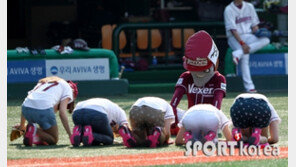 [포토] 치치 ‘시구-시타 잘 하게 부탁드립니다~’