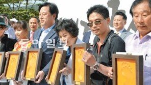 지사직 던진 김두관 “퇴로 없다” 출사표… 친노의 벽 넘어야
