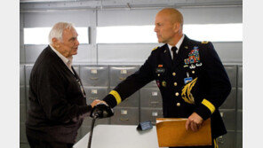  美 배우 어네스트 보그나인 95세로 별세