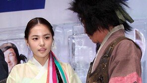 [SD포토] 민효린, 고운 한복 입고 두손 모으니 ‘단아함’ 폭발   (바람사 제작발표회)