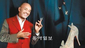 佛 명품 구두 디자이너 “신데렐라 유리구두 예쁘죠”