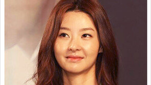 [우먼 동아일보 스타 뷰티] 네온컬러 의상에는 산뜻한 퓨어 메이크업~ 송선미의 메이크업 따라잡기 