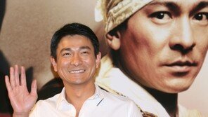 유덕화, 생후 2개월 딸 위해 300억 저택 선물 ‘크기가…’