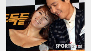 [포토] 김혜수, 과유불급 화장… 볼만 동동 ‘헉’