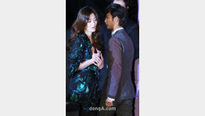 [SD포토] 전지현, 김수현에 가슴 설레나 ‘콩닥콩닥’