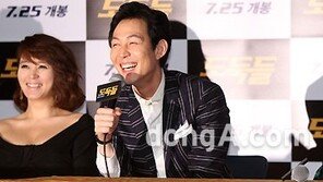 [SD포토] 이정재, 키스신 얘기 중 무슨 생각? ‘싱글벙글’