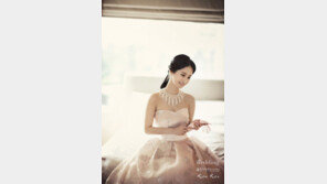 김가연 웨딩화보, 볼륨감 넘치는 웨딩드레스 자태 ‘눈부셔’