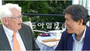 [한상진 교수, 현대철학 거장 獨 위르겐 하버마스 교수와 자택 대담]<상> 선천적 ‘언어장애’가 약자도 배려하는 의사소통이론에 영향