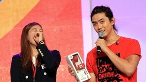 [포토] 황경선, 택연 말한마디에 ‘자동 미소’