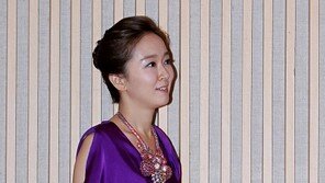 [포토] 박선영 아나, 보라빛 청초한 드레스에 숨겨진 각선미