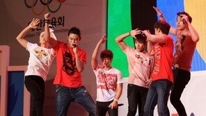 [포토] 2PM, 멋진 무대로 여자 국가대표들 사기 UP↑