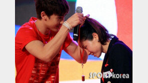 [포토] 남현희, 닉쿤에게 선물도 받고 ‘계탔네’