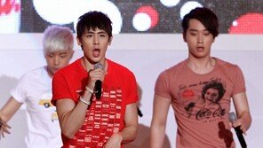 [포토] 닉쿤, 런던 올림픽 국가대표들을 위한 열창