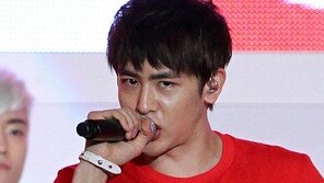 [포토] 닉쿤, 마음에 드는 여자선수 있나? 섹시 눈빛 작렬