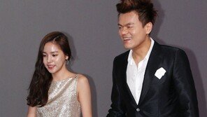 [SD포토] 박진영, 민효린 손 꼭 잡고 ‘싱글벙글’