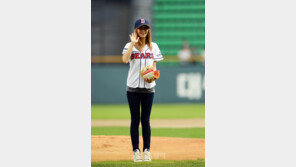 [포토] 지나 시구, 포수 홀리는 눈웃음+손짓