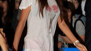 [포토] 박한별, ‘한 뽕’한 패션­… 온몸이 볼륨투성