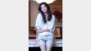 전지현 “데뷔 첫 키스신…감독님이 직접 시연”