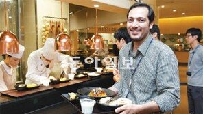 몽골라면… 베이컨 버거… 여기 구내식당 맞아?