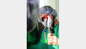 가슴성형 내시경 수술로 부작용 크게 줄여