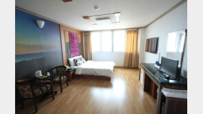 추억과 낭만이 있는 속초 동명항 ‘리츠모텔’