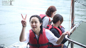 문근영, 물놀이에 신났어 ‘뽀얀 민낯’ 눈부셔 