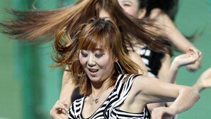 [포토] 치어리더, 훌렁 벗겨질 것 같은 아찔 의상