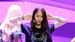 [포토] 크리스탈, 잘록 허리 화끈 공개 ‘올킬 몸매’