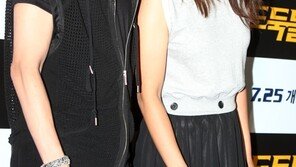 [SD포토] 김준수-송지효, 시선 훔친 ‘무언가’