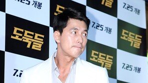 [SD포토] 정우성, 女心 훔치러 왔나 ‘남신’ 포스