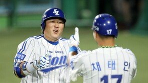 [포토] 최형우, 100호 홈런에 난리법석