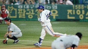 [포토] 최형우 100호 홈런에 무너진 LG