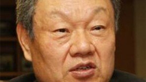 어윤대 회장 “KB-우리금융 합병해도 감원 안할 것”