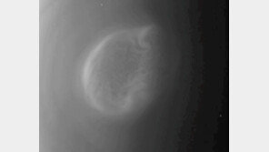 [영상] 미스터리 회오리 포착, 토성 타이탄의 계절 변화