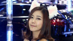 [2012 서울오토살롱] 김하율, 레이싱 모델계 여신 ‘볼륨감도 으뜸’