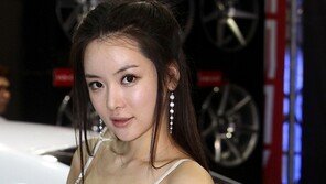 [2012 서울오토살롱] 임지혜, ‘오초희-곽현화 보고 있나?’