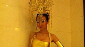 ‘노출여왕’ 간루루, 화려한 머리장식에… “드라마 파격 노출 예고?”