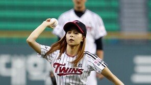 [포토] 김소정, 습한 더위 날리는 시원한 핫팬츠 시구