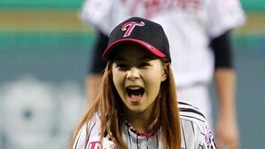 [포토] 김소정 시구, 귀엽고 깜찍하게 ‘男心 열광’