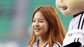 [포토] 김소정 시구, 천진난만 아이같은 미소